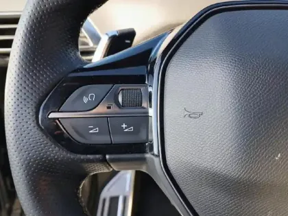 Photo 18 Peugeot 3008  Hybrid 225 e-EAT8 GT