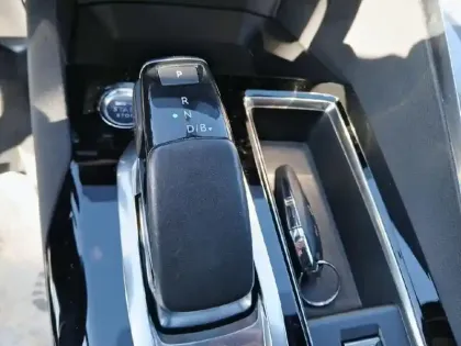 Photo 23 Peugeot 3008  Hybrid 225 e-EAT8 GT