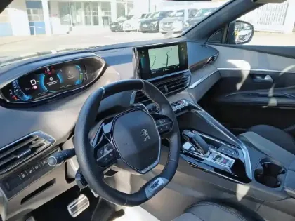 Photo 15 Peugeot 3008  Hybrid 225 e-EAT8 GT