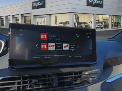 Photo 10 Peugeot 3008  Hybrid 225 e-EAT8 GT