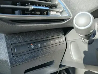 Photo 13 Peugeot 3008  Hybrid 225 e-EAT8 GT