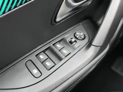 Photo 19 Peugeot 2008  PureTech 100 S&S BVM6 Allure Pack