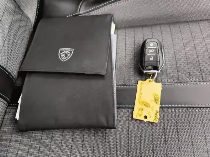 Photo 15 Peugeot 2008  PureTech 100 S&S BVM6 Allure Pack