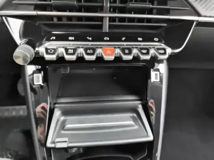 Photo 12 Peugeot 2008  PureTech 100 S&S BVM6 Allure Pack