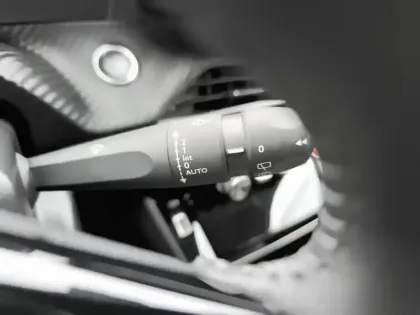 Photo 16 Peugeot 2008  PureTech 100 S&S BVM6 Allure Pack