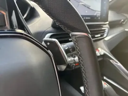 Photo 17 Peugeot 3008  Hybrid 225 e-EAT8 GT