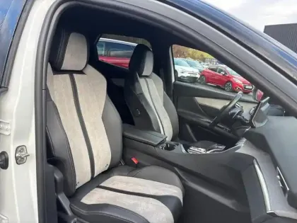 Photo 8 Peugeot 3008  Hybrid 225 e-EAT8 GT