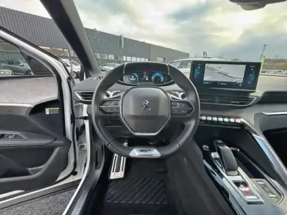 Photo 11 Peugeot 3008  Hybrid 225 e-EAT8 GT