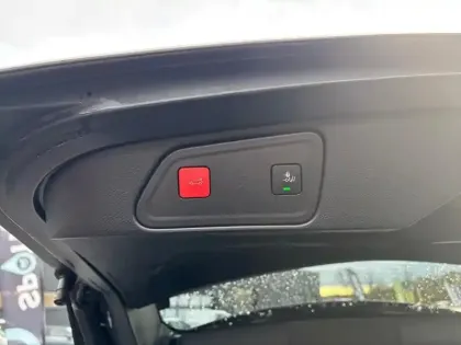 Photo 15 Peugeot 3008  Hybrid 225 e-EAT8 GT