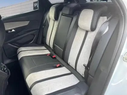 Photo 22 Peugeot 3008  Hybrid 225 e-EAT8 GT