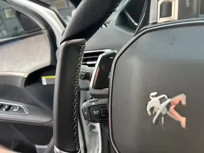 Photo 16 Peugeot 3008  Hybrid 225 e-EAT8 GT