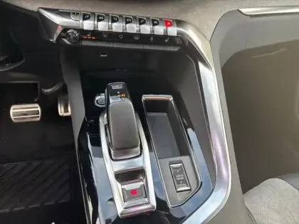 Photo 23 Peugeot 3008  Hybrid 225 e-EAT8 GT