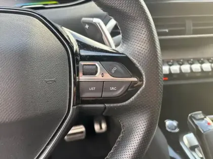 Photo 19 Peugeot 3008  Hybrid 225 e-EAT8 GT