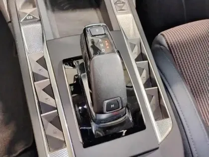 Photo 19 DS DS 3 DS3 Crossback PureTech 155 EAT8 Ines de la Fressange Paris