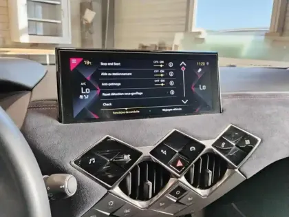 Photo 10 DS DS 3 DS3 Crossback PureTech 155 EAT8 Ines de la Fressange Paris