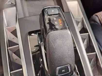 Photo 23 DS DS 3 DS3 Crossback PureTech 155 EAT8 Ines de la Fressange Paris