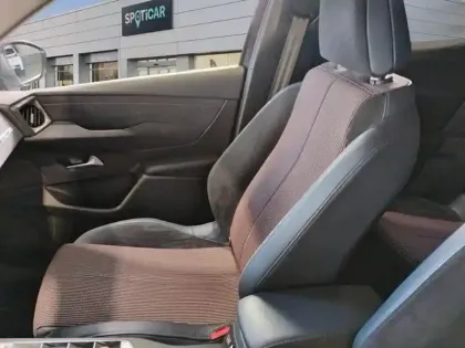 Photo 8 DS DS 3 DS3 Crossback PureTech 155 EAT8 Ines de la Fressange Paris