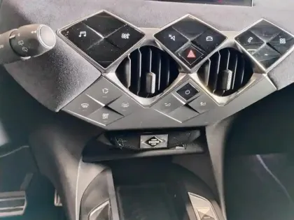 Photo 12 DS DS 3 DS3 Crossback PureTech 155 EAT8 Ines de la Fressange Paris