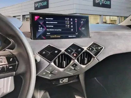 Photo 21 DS DS 3 DS3 Crossback PureTech 155 EAT8 Ines de la Fressange Paris