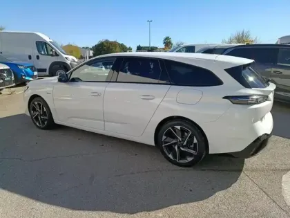 Photo 29 Peugeot 308  SW Plug-in Hybrid 195 ch e-DCS7 Allure