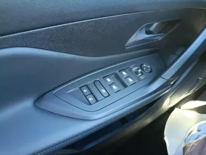 Photo 19 Peugeot 308  SW Plug-in Hybrid 195 ch e-DCS7 Allure