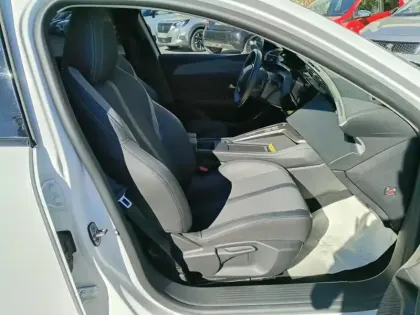 Photo 8 Peugeot 308  SW Plug-in Hybrid 195 ch e-DCS7 Allure