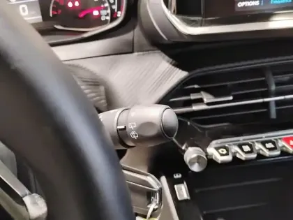 Photo 17 Peugeot 208  100 S&S BVM6 Business