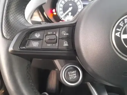 Photo 18 Alfa Romeo Tonale  1.3 Hybride Rechargeable PHEV 280ch AT6 Q4 Veloce