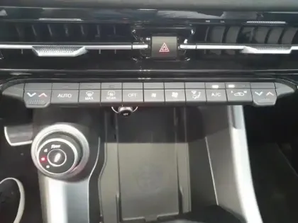 Photo 12 Alfa Romeo Tonale  1.3 Hybride Rechargeable PHEV 280ch AT6 Q4 Veloce