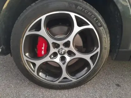 Photo 14 Alfa Romeo Tonale  1.3 Hybride Rechargeable PHEV 280ch AT6 Q4 Veloce