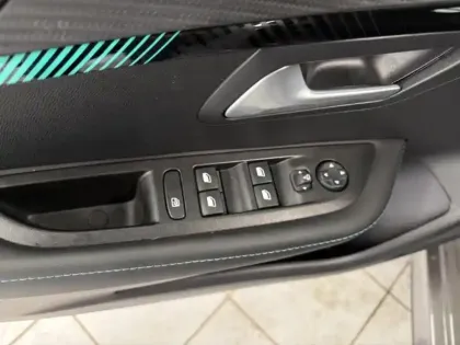 Photo 14 Peugeot 208  1.2 PureTech 100ch S&S Allure