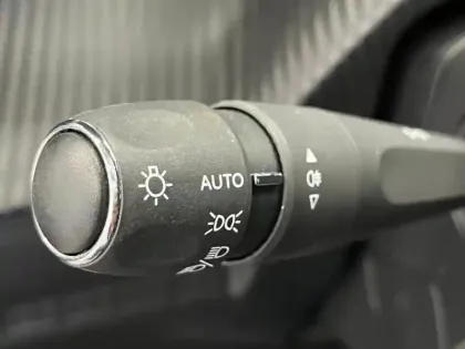 Photo 12 Peugeot 208  e- 136ch GT