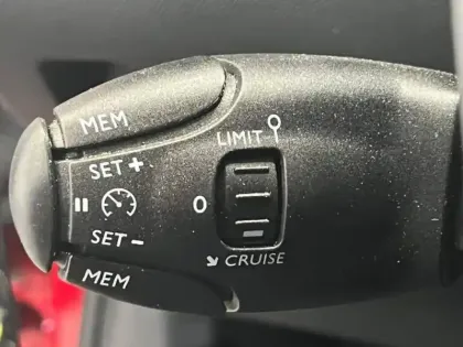 Photo 11 Peugeot 208  e- 136ch GT