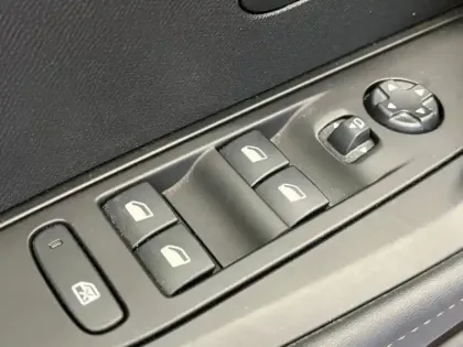 Photo 9 Peugeot 208  e- 136ch GT