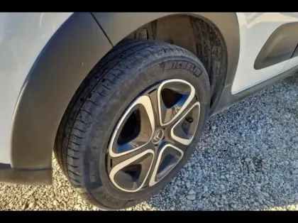 Photo 12 Citroën C3  1.2 PureTech 83ch S&S Shine