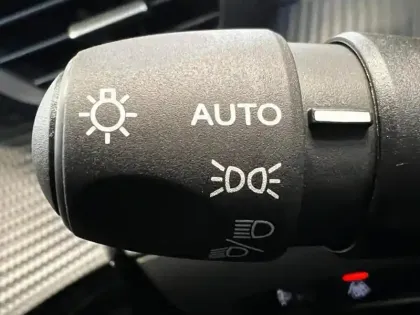 Photo 5 Peugeot 208  1.2 PureTech 100ch S&S Roadtrip EAT8