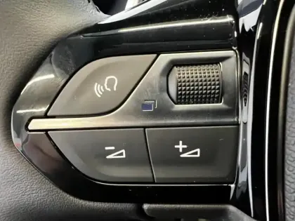 Photo 7 Peugeot 208  1.2 PureTech 100ch S&S Roadtrip EAT8