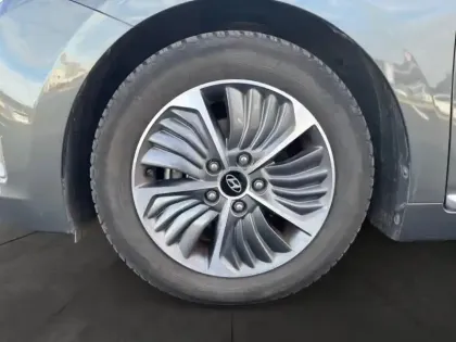 Photo 13 Hyundai Ioniq  Plug-in 141ch Executive