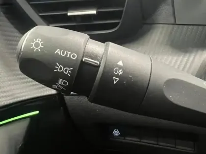 Photo 13 Peugeot 208  e- 136ch GT