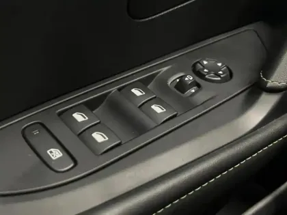 Photo 10 Peugeot 208  e- 136ch GT