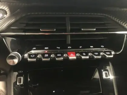 Photo 13 Peugeot 208  1.2 PureTech 100ch S&S GT EAT8