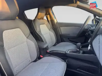 Photo 4 Renault Clio  1.6 E-Tech 145ch full hybrid Techno - 24 Camera GPS