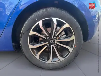 Photo 9 Renault Clio  1.6 E-Tech 145ch full hybrid Techno - 24 Camera GPS