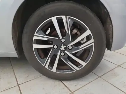 Photo 8 Peugeot 208  1.2 PureTech 100ch S&S Allure 118g