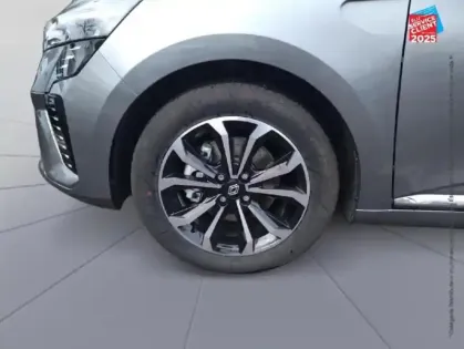 Photo 39 Renault Clio  1.6 E-Tech 145ch full hybrid Techno - 25 GPS Camera