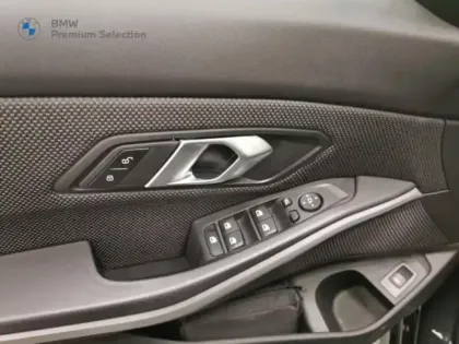 Photo 10 BMW Serie 3 Série 3 Touring 318iA 156ch Business Design 8cv