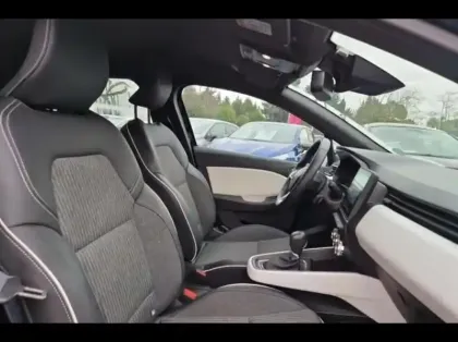 Photo 9 Renault Clio  1.6 E-Tech hybride 140ch Intens -21N