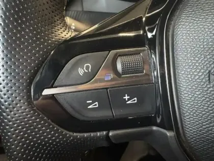 Photo 8 Peugeot 208  e- 136ch GT