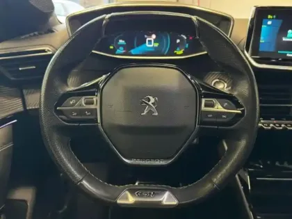 Photo 7 Peugeot 208  e- 136ch GT