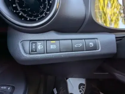 Photo 13 Toyota C-HR  1.8 Hybride 140ch Collection NG23